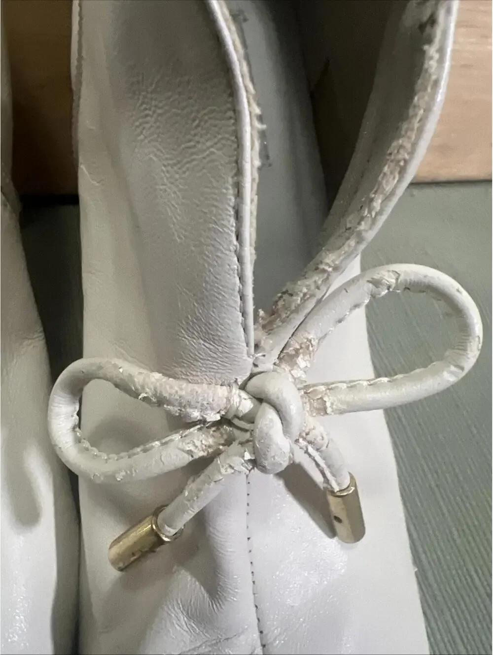 Hot In Hollywood Ivory Leather Bow Ankle Booties Kitten Womens Heels Size 8.5